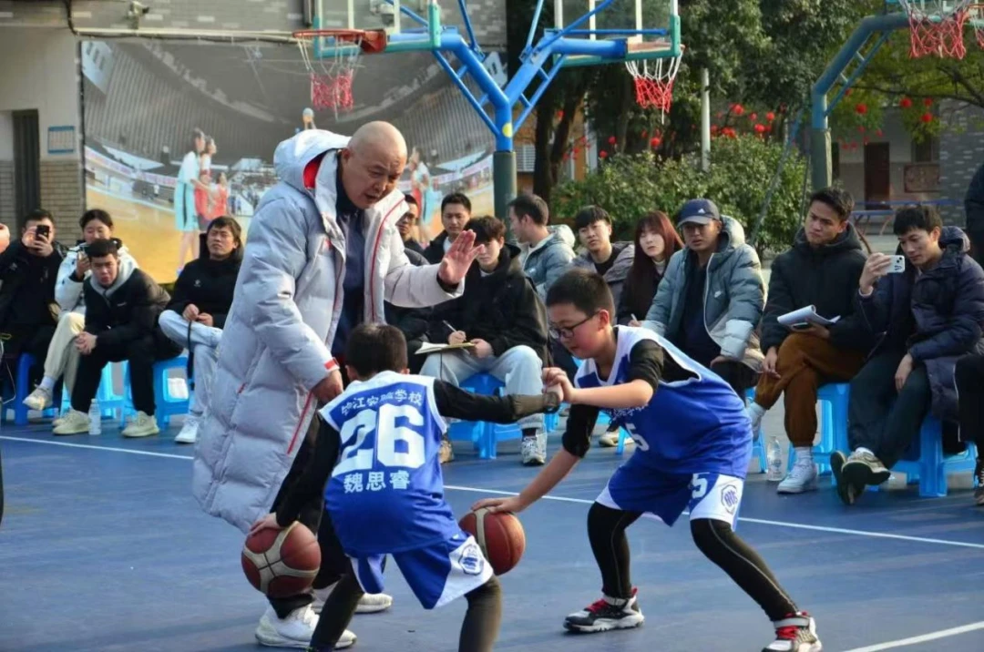 篮球老将如何通过瑜伽提升柔韧性_1
